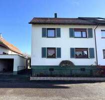 Stilvolle Doppelhaushälfte mit vielseitigem Raumkonzept in ruhiger Lage von Spielberg !!! - Karlsbad