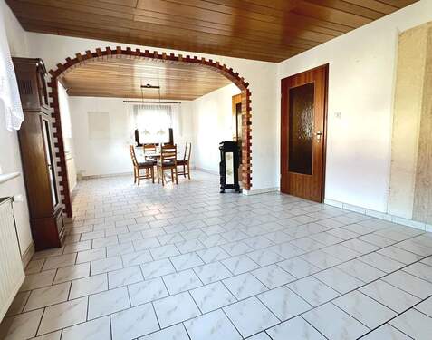 Wohnzimmer - 6 Zimmer Mehrfamilienhaus, Wohnhaus zum Kaufen in Karlsbad