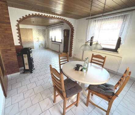 Wohnzimmer - 6 Zimmer Mehrfamilienhaus, Wohnhaus in Karlsbad