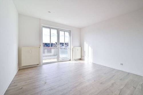 Wohnzimmer - Moderne 2-Raum-Wohnung mit Balkon im barrierefreien Wohnpark in Schloßchemnitz