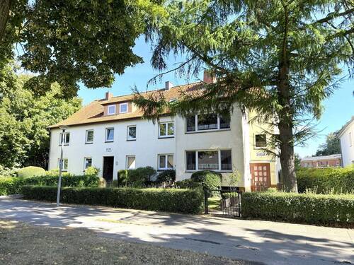 Haus Straßenseite - Mehrfamilienhaus, Wohnhaus zum Kaufen in Bad Bramstedt