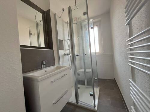 Stylisches Bad mit Tageslicht - 