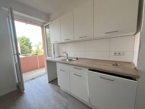 Küche mit Balkonaustritt - 