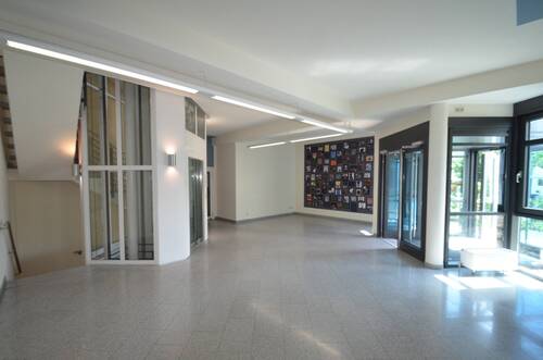 Eingangsbereich - Büro mit 400,00 m&sup2; in Schönaich zur Miete