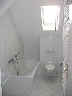 Bad mit Wanne - Etagenwohnung mit 58,20 m&sup2; in Chemnitz zur Miete