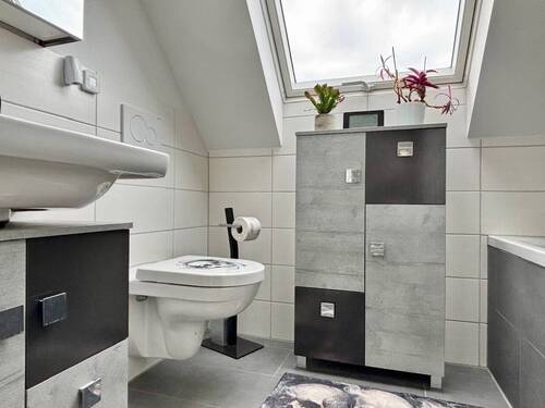 DG Wohnung Badezimmer - 