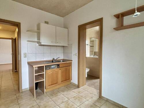 1. OG Küche mit Blick im Flurbereich - 