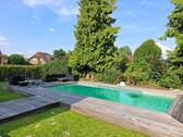 Poolansicht von der Terrasse - 5 Zimmer Mehrfamilienhaus, Wohnhaus in Fredenbeck