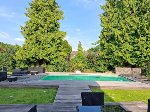 Zugang über einen Steg zum Pool - 