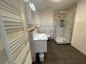 Bad mit hochmoderner Dusche.jpg - 