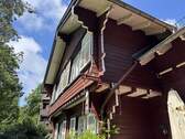 aufwendige Holzarbeiten am Haus - 