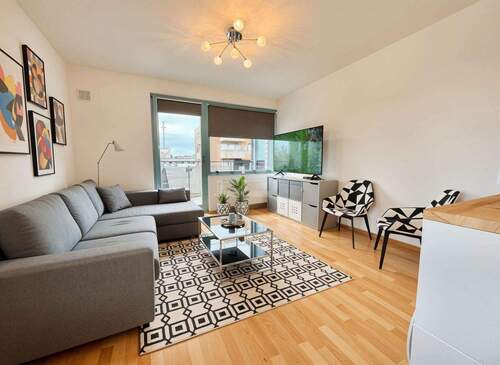 Helle große Fenster - (KI generiert) - 1 Zimmer Etagenwohnung zum Kaufen in Köln