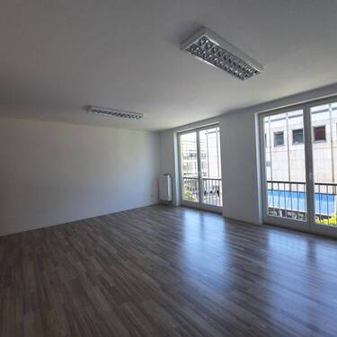 Wohnzimmer - 3 Zimmer Etagenwohnung zur Miete in Gera