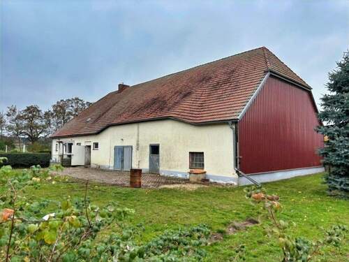 Bauernhaus mit Scheune - Seitenansicht - Bauernhaus, Landhaus mit 170,00 m&sup2; in Strasburg zum Kaufen