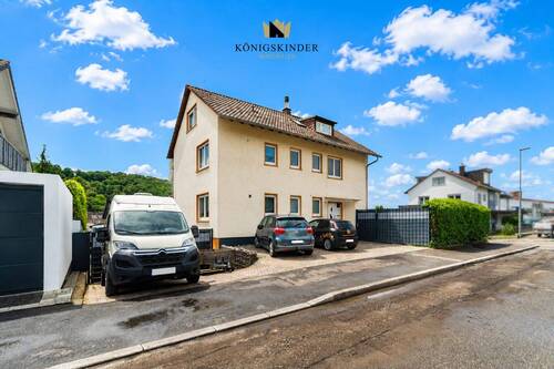 Aussenansicht straßenseitig - 9 Zimmer Mehrfamilienhaus, Wohnhaus zum Kaufen in Königsbach-Stein