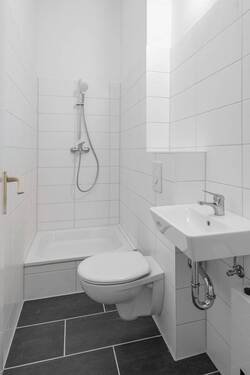 Bad mit Dusche - 