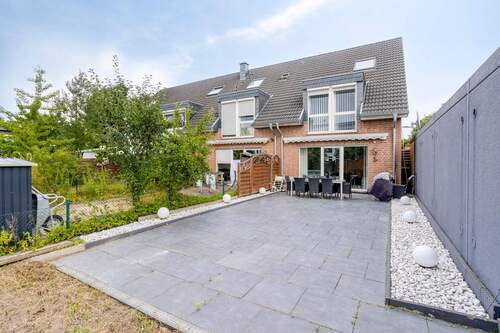 Hausansicht vom Garten - 5 Zimmer Reihenendhaus zum Kaufen in Düsseldorf