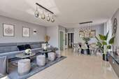 Wohnzimmer mit Blick in den Flur - 