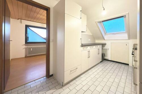 Küche mit Einbauküche, Blick 2 - 