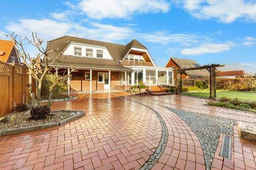 Außenansicht - 9 Zimmer Mehrfamilienhaus, Wohnhaus zum Kaufen in Osteel