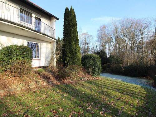 Blick auf Haus und Garten - 