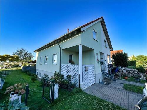 Hausfront - 5 Zimmer Doppelhaushälfte zum Kaufen in Drei Gleichen