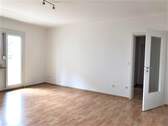 Wohnzimmer - Helle 2-Zi. Wohnung mit Balkon in Erlangen nahe Siemens Campus Wohnung kaufen