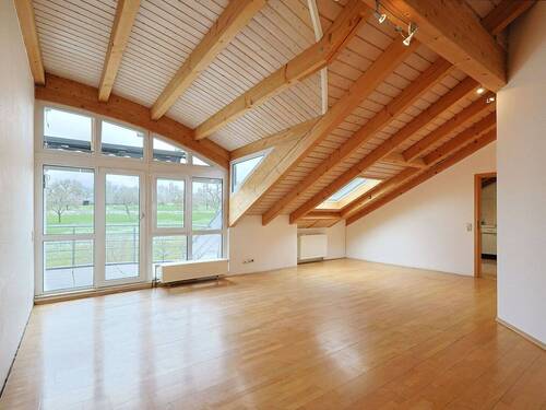 Lichtdurchfluteter Wohnbereich mit angrenzender Küche - 3 Zimmer Etagenwohnung zum Kaufen in Deckenpfronn