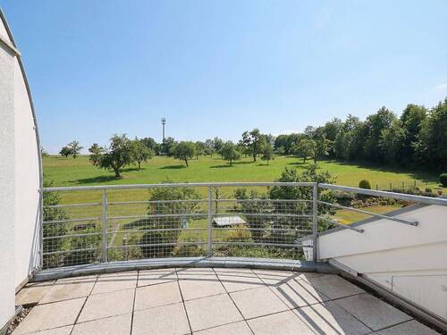 Schöner Balkon mit Blick ins Grüne - 3 Zimmer Etagenwohnung in Deckenpfronn