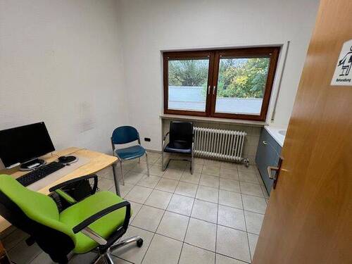 IMG_3723.jpg - 4 Zimmer Büro zur Miete in Gießen