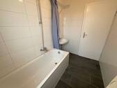 Tageslichtbad mit Wanne - 