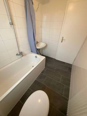 Tageslichtbad mit Wanne - 