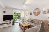 Wohnzimmer 1 - Charmantes Haus mit besonderer Architektur, großem Garten und viel Platz für die Familie