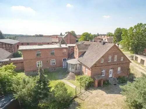 Haupthaus und Gartenhaus - 