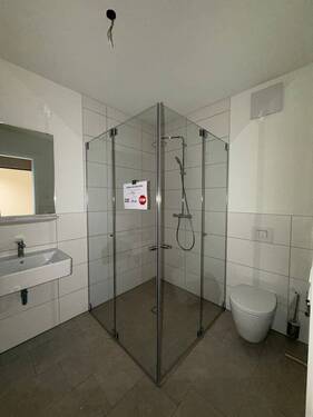 Bad (2).JPEG - 4 Zimmer Etagenwohnung in Oberschleißheim