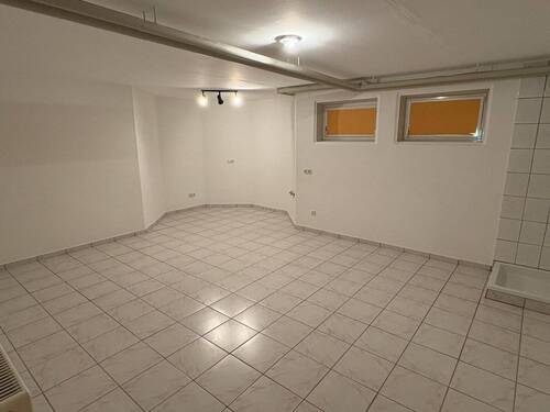 Kellerraum mit Dusche.JPG - 