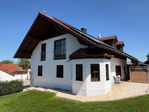 Haus Aussenansicht Gartenseite.JPG - Exklusives Einfamilienhaus in Frontenhausen