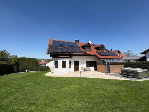 Hausansicht mit Garten 90 Grad.JPG - 