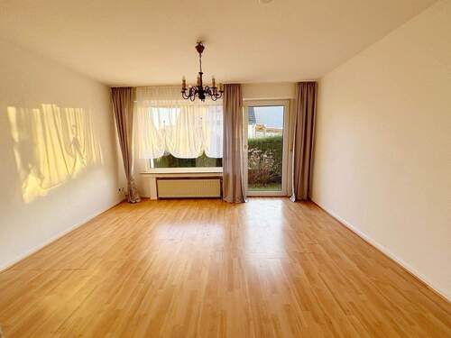 Wohn- Esszimmer EG (mögl. 2 Zi. Whg.) - 