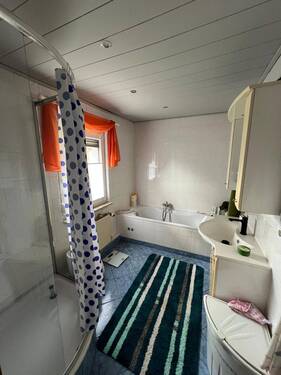 Badezimmer 1. OG - 
