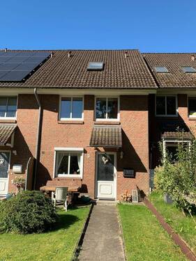 Hausansicht Eingangsseite - Vermietetes Reihenmittelhaus in guter Lage von Bad Bramstedt