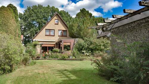 Ansicht_Garten - Einfamilienhaus mit Einliegerwohnung in ruhiger und familienfreundlicher Lage von Bramfeld.