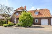 Ansicht vorne - 5 Zimmer Einfamilienhaus zum Kaufen in Bad Zwischenahn