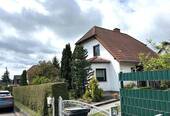 Straßenansicht links - 5 Zimmer Mehrfamilienhaus, Wohnhaus in Gräfenhainichen