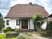 K1600_Vorderansicht mit Hauseingangstür - Mehrfamilienhaus, Wohnhaus mit 110,00 m&sup2; in Gräfenhainichen zum Kaufen