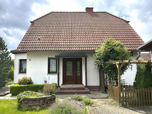 K1600_Vorderansicht mit Hauseingangstür - Mehrfamilienhaus, Wohnhaus mit 110,00 m&sup2; in Gräfenhainichen zum Kaufen