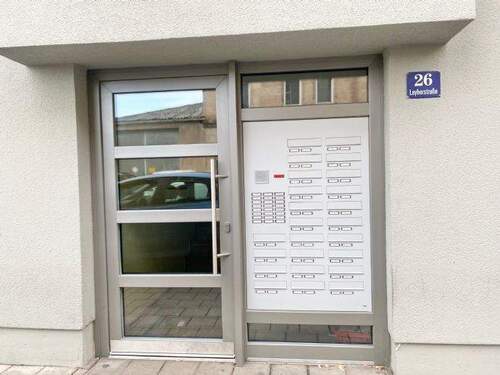 Hauseingang - 3 Zimmer Etagenwohnung zur Miete in Fürth