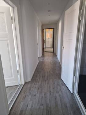 Flur - 3 Zimmer Etagenwohnung zur Miete in Magdeburg