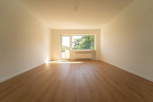 Wohnzimmer - Einziehen und zu Hause fühlen Erstbezug nach Sanierung - nur bei realunis