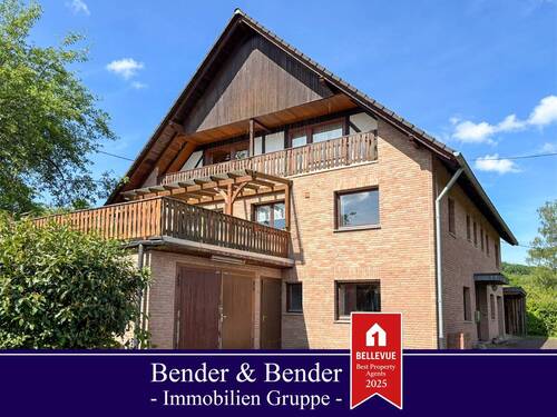 www.bender-immobilien.de - Solides Zweifamilienhaus mit Terrasse und Balkon in ruhiger Lage von Forst!